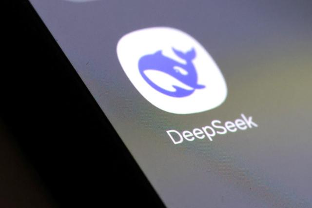 DeepSeek non &egrave; pi&ugrave; disponibile su App Store e Play Store in Italia, possibile legame con l'indagine sul Garante della Privacy