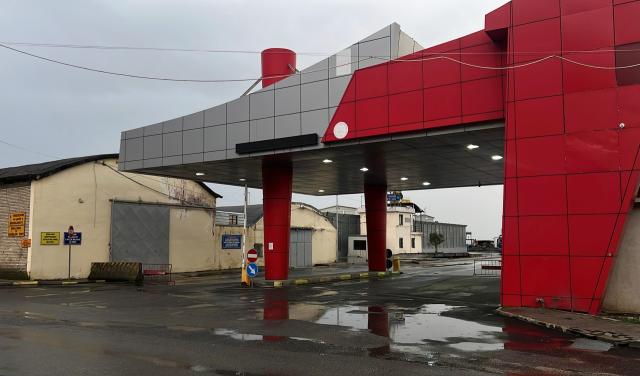 Migranti in Albania, oggi le decisioni dei giudici sul trattenimento dei 43 clandestini, respinte le loro richieste d'asilo