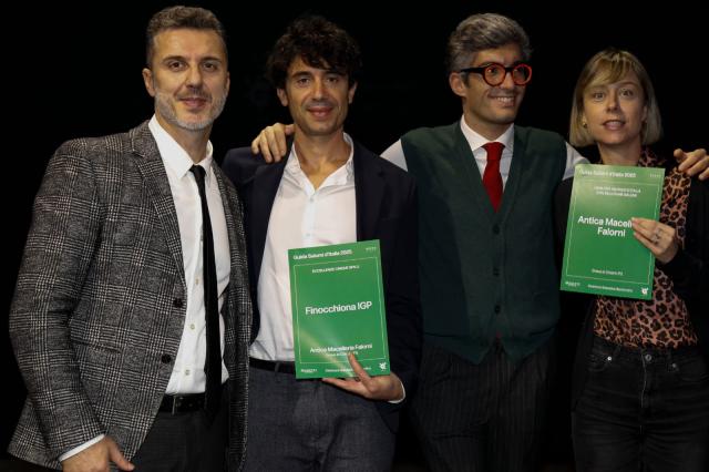 Premiazione Spilli per Finocchiona, da sinistra Caterina Bencist&agrave; Falorni