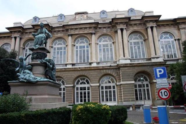 Genova, due morti improvvise in poche ore, uno si accascia mentre fa la spesa, l'altro alla fermata del bus