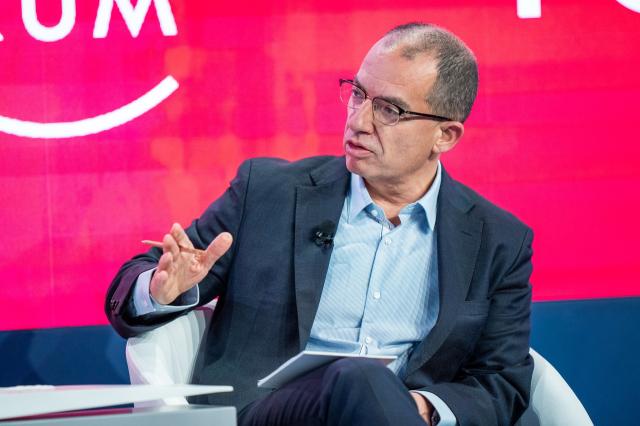 Vaccino Covid Moderna, ceo Bancel ammette: &ldquo;Era pronto prima della diffusione del virus e che la malattia avesse un nome&rdquo;