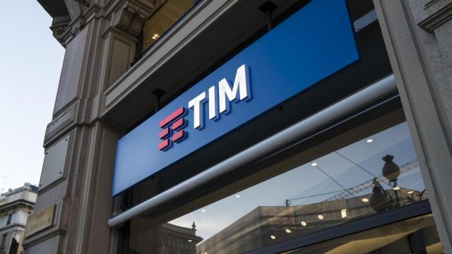 Iliad pronta a rilevare Tim, nuova possibile acquisizione nelle telecomunicazioni per rafforzare posizione nel mercato italiano