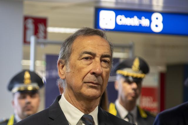 Salva Milano, s&igrave; del consiglio comunale con 22 s&igrave; e 7 no ma la maggioranza di csx si spacca, Sala assente, cdx astenuto