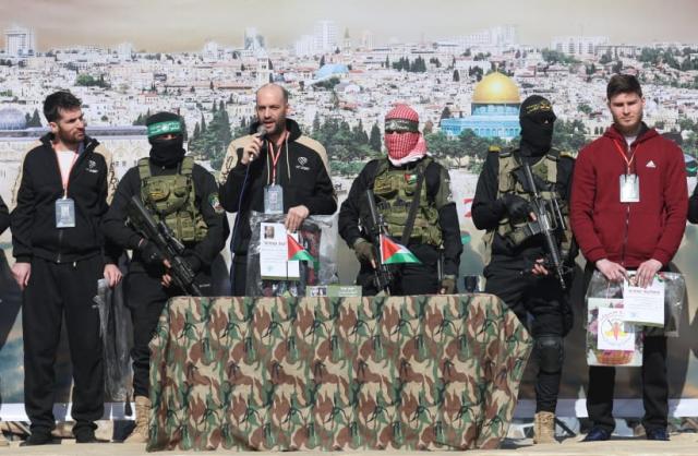 Gaza, oggi il rilascio dei 3 israeliani Aleksandr Sasha Trufanov, Saguy Dekel- Hen e Yair Horen in cambio di 369 prigionieri&nbsp;palestinesi