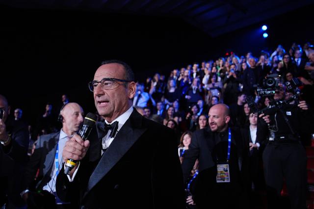 Sanremo (non sono pi&ugrave; solo canzonette) e San Valentin (marketing o vero amore? Boh) comunque vanno a nozze. Like o cuoricini? Boh...