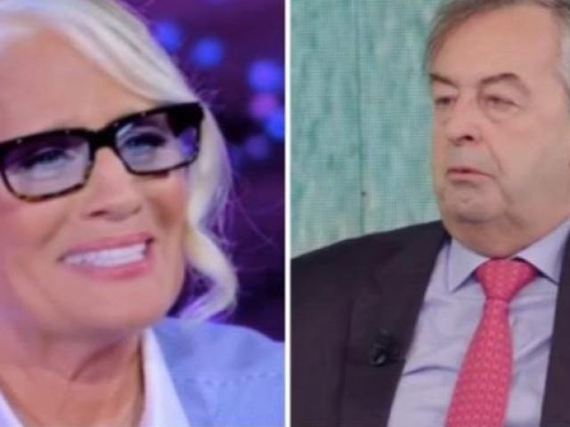 Vaccino Covid, Heather Parisi contro Burioni: "Conosce la democrazia? &Egrave; il contrario della sua propaganda, permette di cacciare Fauci e Biden ed eleggere Kennedy Jr"
