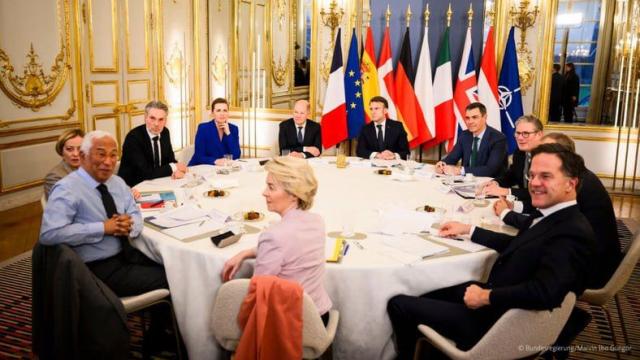 L'Ucraina &egrave; spacciata e l'Europa marginale, a Parigi un vertice improvvisato mentre gli Usa cercano di non farsi scavalcare dalla Cina: c'era una volta l'Occidente