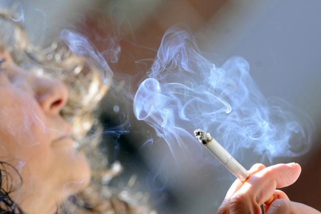 Divieto di fumo Milano flop, solo 19 multe da inizio anno al 3 febbraio 2025, FdI: &ldquo;Ordinanza andata in fumo&rdquo;