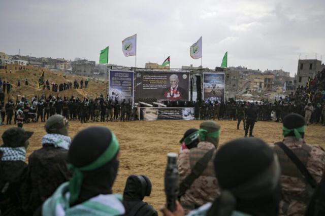 Gaza, oggi liberi 6 ostaggi israeliani in cambio di 602 prigionieri palestinesi, allestito palco a Rafah; Hamas consegna il corpo&nbsp;di&nbsp;Shiri&nbsp;Bibas 