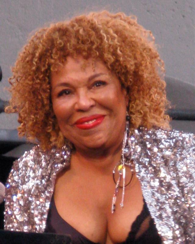 Addio a Roberta Flack, morta per infarto a 88 anni la cantante di Killing me softly with his song, aveva la SLA dal 2022