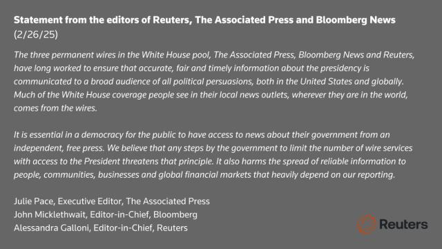 Reuters, Bloomberg e Associated Press contro Trump, il comunicato: "Minaccia la libert&agrave; di stampa, sbagliato limitare il nostro accesso alla Casa Bianca"