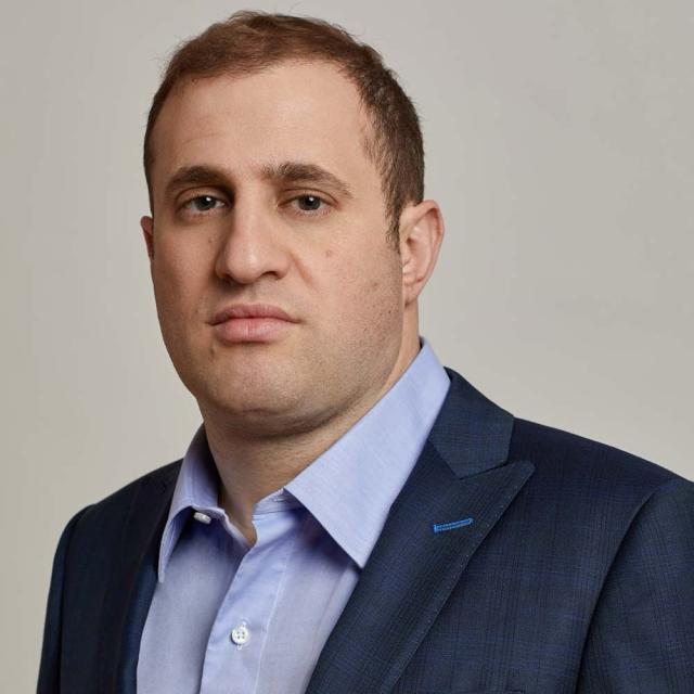 Michael Stern, la costruzione dell'888 Brickell&nbsp;a&nbsp;Miami a marchio Dolce & Gabbana in una scia di progetti falliti, cattiva gestione finanziaria e autoarricchimento