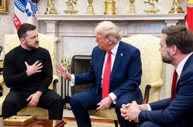 Il guitto Zelensky sbertucciato e umiliato da Trump e Vance alla Casa Bianca: la fine miseranda del "dittattore" Nato