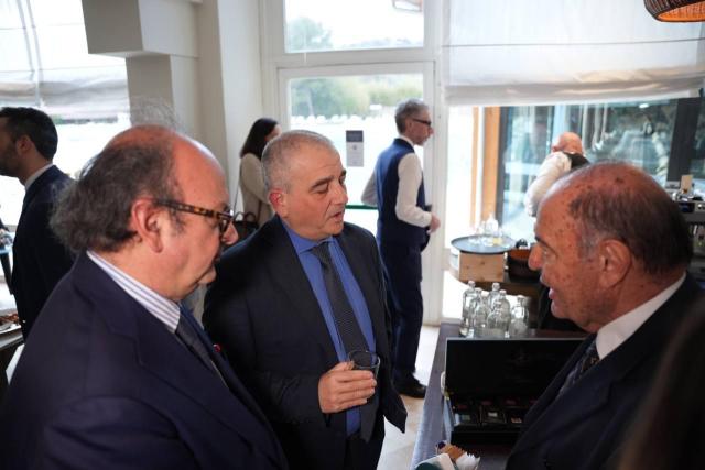 Fazzolari: "Dazi al 25% preoccupano, ma confidiamo in un accordo di buon senso tra Europa e Stati Uniti"