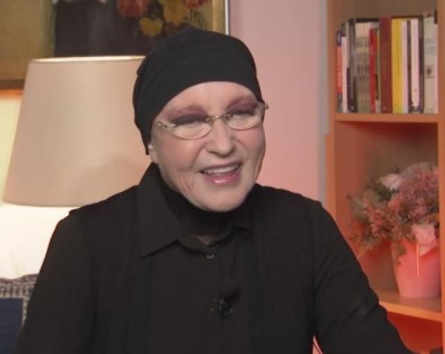 Eleonora Giorgi sul tumore al pancreas: "Sto seguendo una terapia alternativa Usa, ma ho il 14% di possibilit&agrave; di vivere"