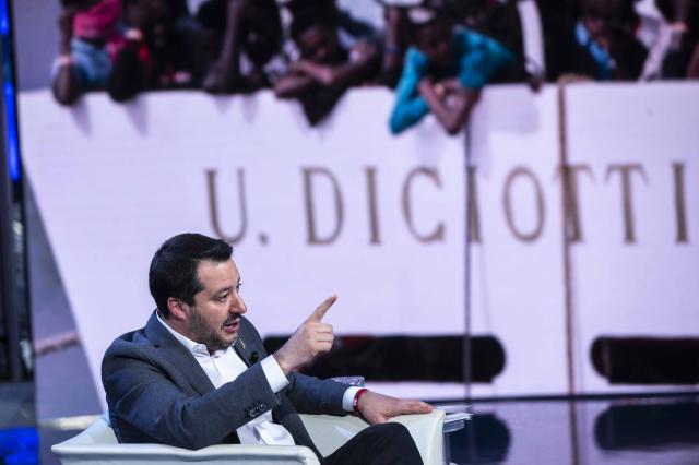 Caso Diciotti, sentenza Cassazione: "Governo deve risarcire i 41 migranti trattenuti", chiesti danni da 42mila ai 71mila&euro; l'uno, fino a 2 mln e 900mila&euro;, Meloni: "Non avvicina cittadini a istituzioni"