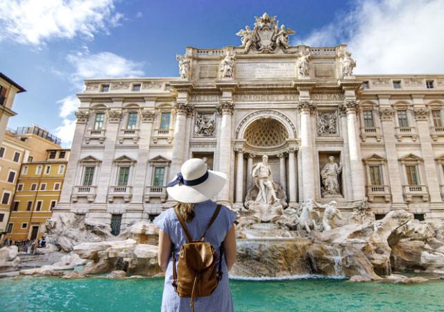 Turismo, record di visitatori in Italia nel 2024 e sorpasso sui cugini francesi