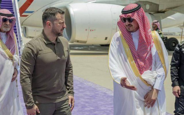 Zelensky in Arabia per i colloqui con gli Usa per la tregua in Ucraina
