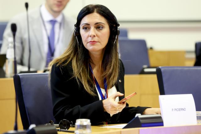 Pina Picierno riesce a stoppare l'invito di Solovyev da Giletti e a far trionfare uno dei sacri valori dell'UE: la censura