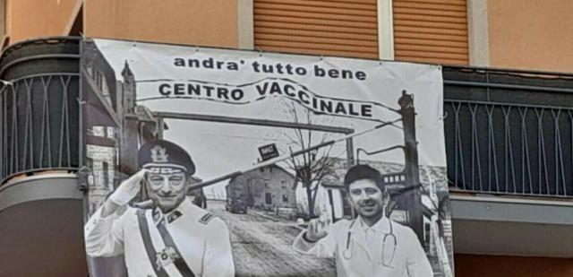 Vaccino Covid, striscione a Tirano "Draghi e Speranza nazisti, i centri vaccinali come i campi di concentramento"