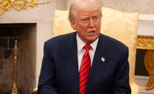 Trump invoca poteri straordinari per espellere gli immigrati, aprendo uno scontro di rango costituzionale con i tribunali