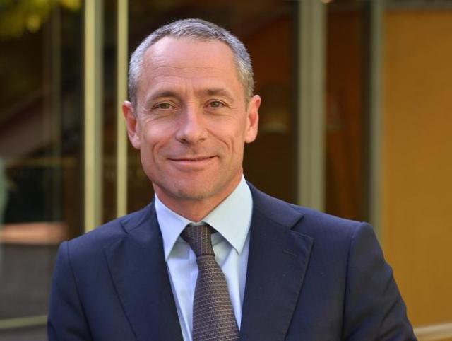 Poste Italiane e Dea Capital, al via maxi-alleanza da &euro;1,5 miliardi per rivoluzionare la logistica e spingere sull&rsquo;e-commerce