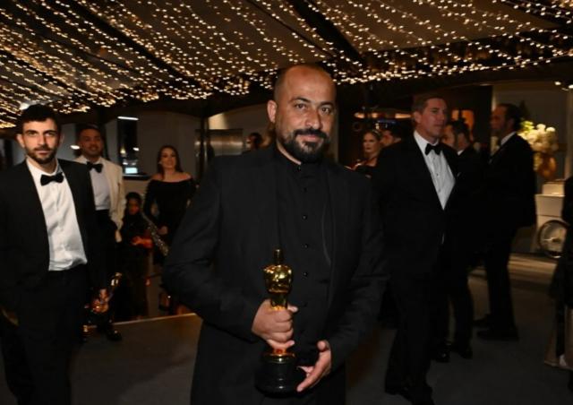 Il regista palestinese Hamdan Ballal rilasciato da Israele, "&egrave; stato ammanettato tutta la notte e picchiato in una base militare"