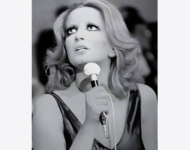 Mina compie 85 anni, che fine ha fatto la cantante: ecco dove vive, marito, figli e canzoni pi&ugrave; famose