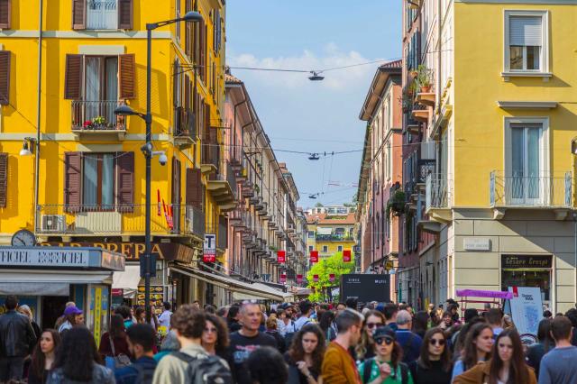 Affitti triplicati a Milano durante la Design Week 2025 con picchi a &euro;8400 nel Quadrilatero, &euro;6148 a Brera e &euro;3920 in via Tortona 