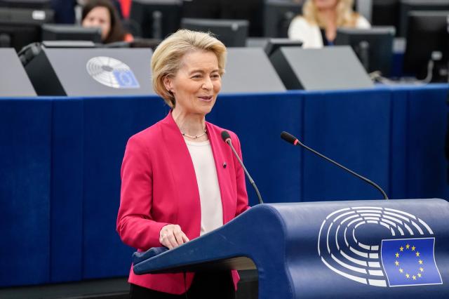 L'Ue lancia un demenziale piano di emergenza per i cittadini per prepararsi alla "guerra contro la Russia": "Scorte di cibo e non solo per 72 ore"