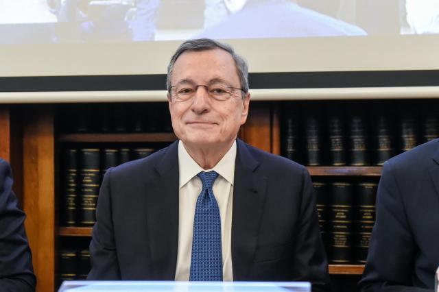 Draghi insiste con la "guerra alla Russia": "Europa segua Germania che &egrave; avanti nel riarmo", e si candida a nuovo Commissario Ue per la Difesa