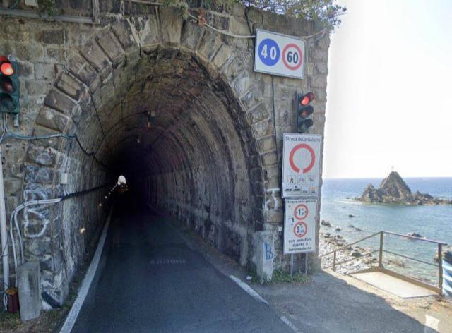 Tigullio, chiuse le gallerie Sestri Levante-Moneglia per il crollo di massi, "serve intervento massiccio"