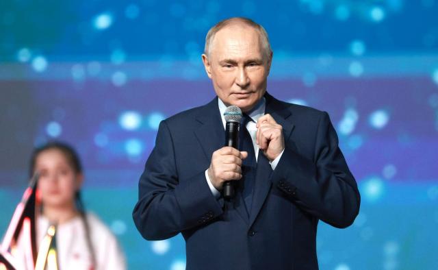 Ucraina, Putin: &ldquo;Amministrazione transitoria per Kiev con l&rsquo;Onu ed elezioni, Mosca cerca di risolvere la situazione nel sud-est da 8 anni&rdquo;