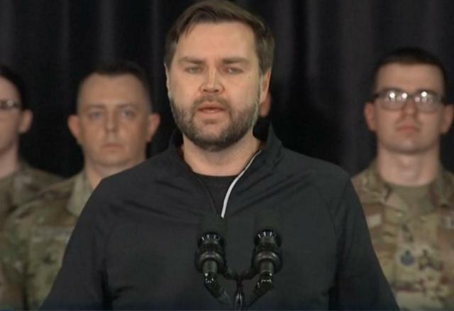 Vance in Groenlandia: "No all&rsquo;uso della forza ma dobbiamo difenderci dall&rsquo;espansione di Cina e Russia", Trump: "L'isola ci serve per la pace nel mondo"