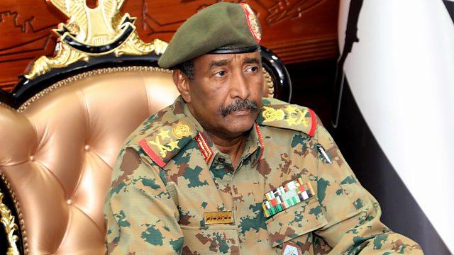 Sudan sotto sanzioni: Al-Burhan isola il Paese e lo lascia in balia degli attacchi aerei, il generale e le sue forze sono accusati di crimini&nbsp;di&nbsp;guerra