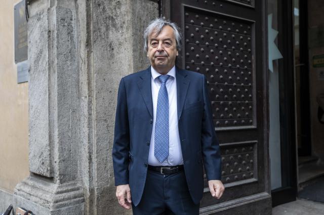 Lo sproloquio di Burioni: "Vaccino Covid sicuro, senza effetti collaterali gravi. Ora mRNA allo studio contro il tumore al pancreas"