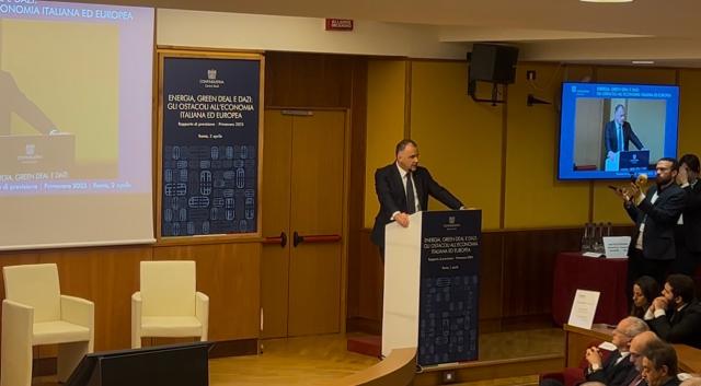 Confindustria, ostacoli economia italiana ed europea, PIL 2025 a +0,6%, recupero atteso nel 2026 (+1,0%), Investimenti in calo, incertezze dazi USA