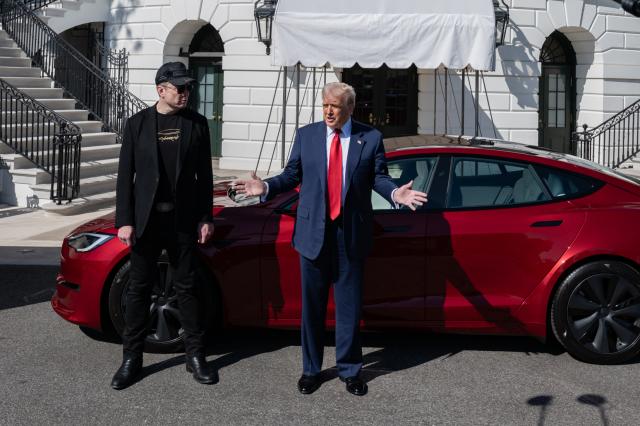 Elon Musk e la grande ritirata dal governo Trump: la mossa strategica per salvare Tesla, non una scelta politica