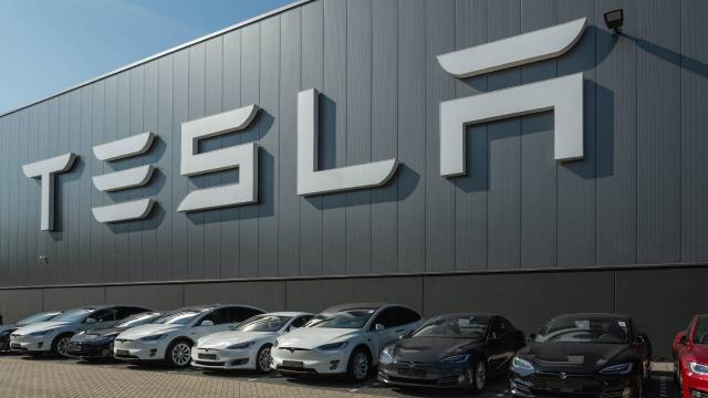 Tesla, crollate vendite in Europa con Danimarca a -65,6% e Francia a -41%; rialzo parziale per Italia (+51%) e Spagna (+34%)