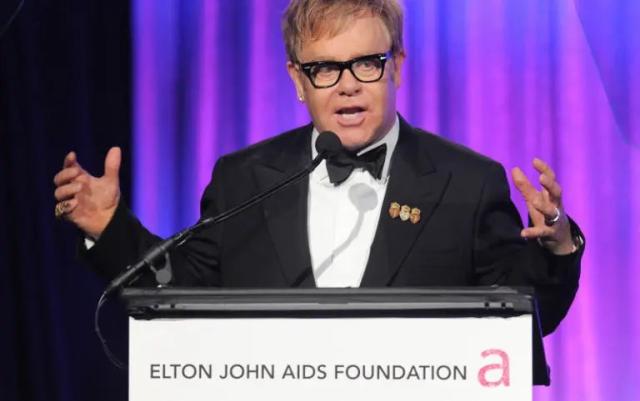 Mosca, bandita la Elton John Aids Foundation, "Indesiderata e contraria ai valori russi tradizionali, movimento LGBTQ+ estremista"