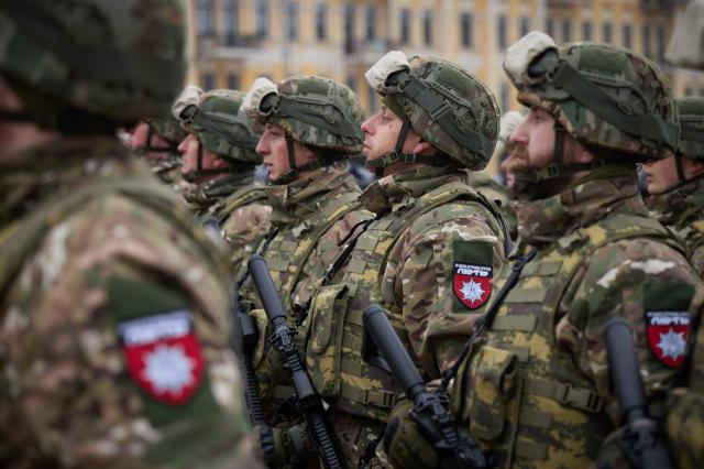 Ucraina, 94 italiani su 100 sono contrari all'invio di truppe: la propaganda pro-guerra non attecchisce nel nostro paese