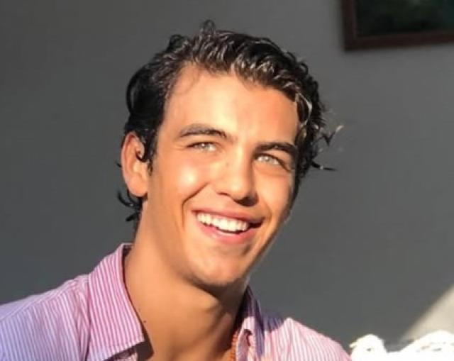 Addio ad Andrea Savorelli, morto "per una leucemia" l'attore del Paradiso delle Signore che interpretava Pietro Conti, aveva 30 anni