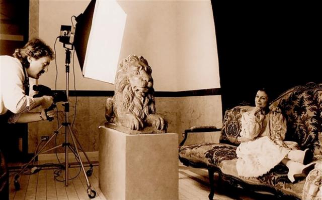 Carla Fracci e il "ritratto del Leone", il fotografo Augusto De Luca: "Le scattai la foto a Napoli ispirandomi al suo segno zodiacale, lei era delicata ed eterea"