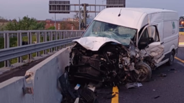 Bologna, Francesco D'Al&ograve; morto a 59 anni, travolto da un camion mentre smontava un cantiere in tangenziale, tre i feriti