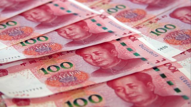 Cina, yuan si svaluta ai minimi dal 2007 per sostenere l'export; nuove tariffe Usa e deflazione aumentano le pressioni sull'economia