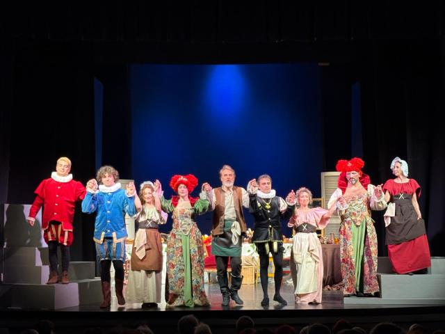 Il cast di "Amleto in salsa piccante" al Teatro dei Servi a Roma