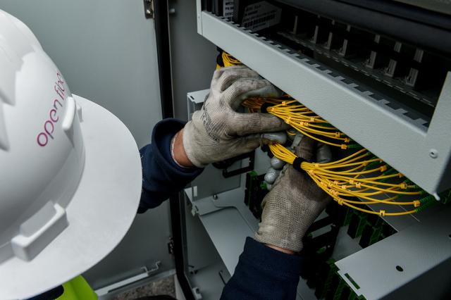 Open Fiber, arriva a Delia la fibra ottica FTTH, garantendo la velocit&agrave; di connessione di oltre 1 Gigabit al secondo