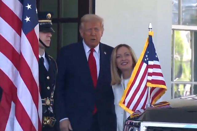 Meloni a colloquio da Trump a Mar-a-Lago, il tycoon: "Lei ha preso d'assalto l'Europa", 