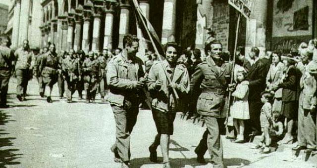 Il 25 aprile pensato altrimenti: un giorno di festa per la liberazione dal nazifascismo e di lutto per l'inizio dell'occupazione americana
