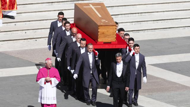 I funerali di Bergoglio quale rito televisivo. Tre immagini iconiche